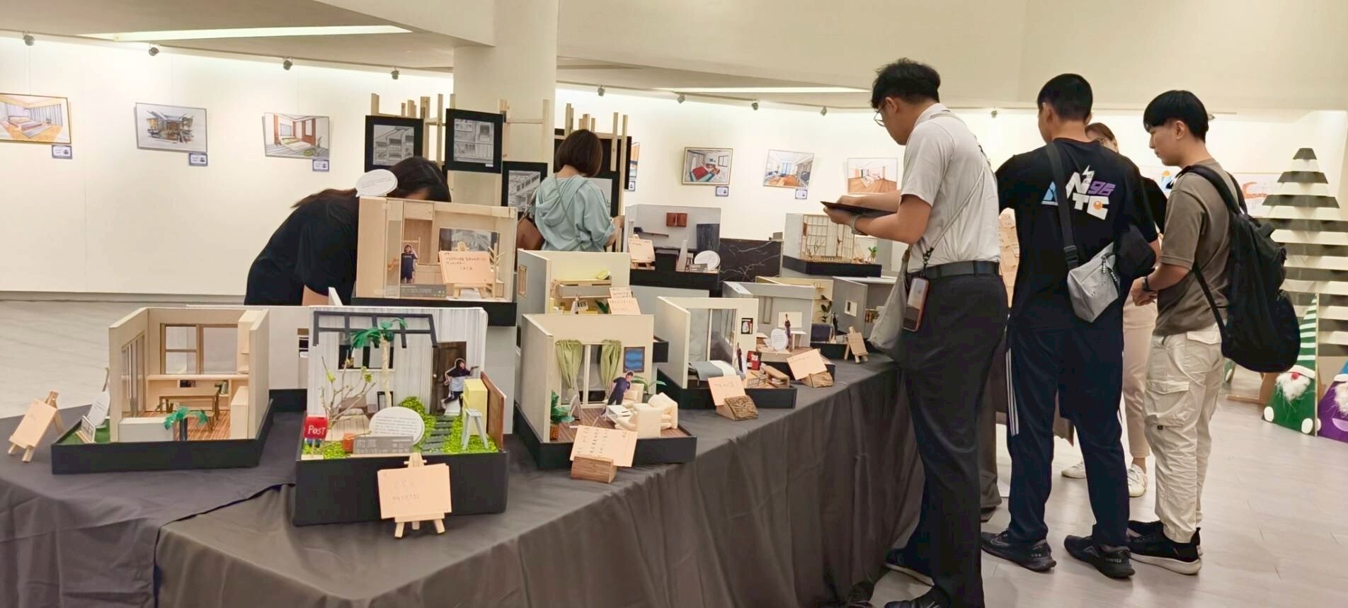 113學年度畢業成果展〈夢行〉圖片
