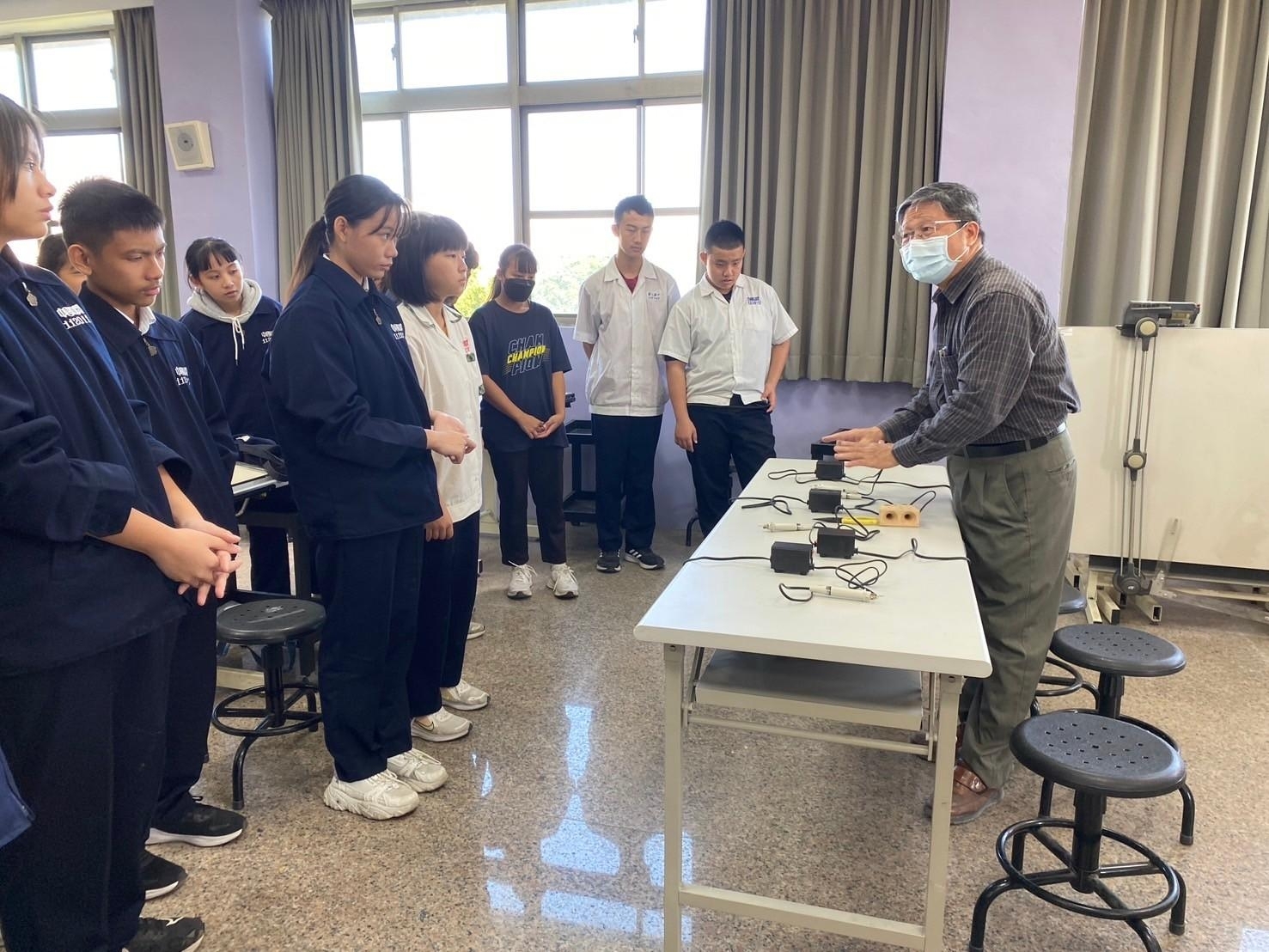 113年12月05日臺東縣立關山國中設計職群職涯試探實作體驗活動圖片