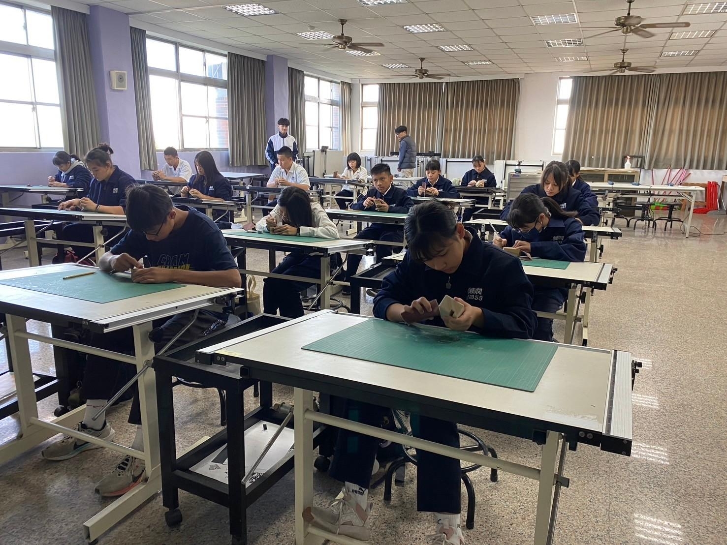 113年12月05日臺東縣立關山國中設計職群職涯試探實作體驗活動圖片